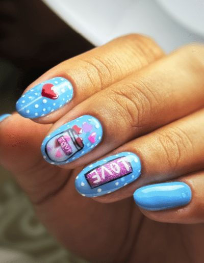 Manicure clienta Villarreal Studio 5