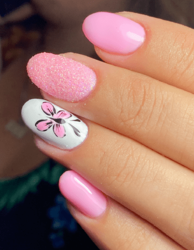 Manicure clienta Villarreal Studio 7